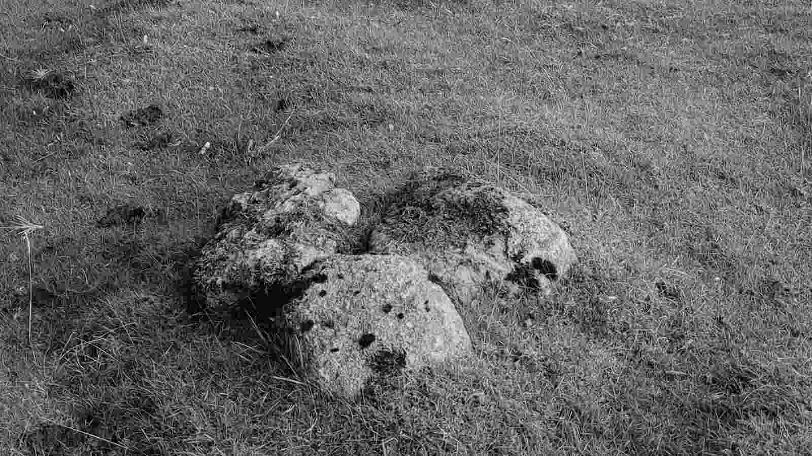 20220825_kalmott_cairn_circle2